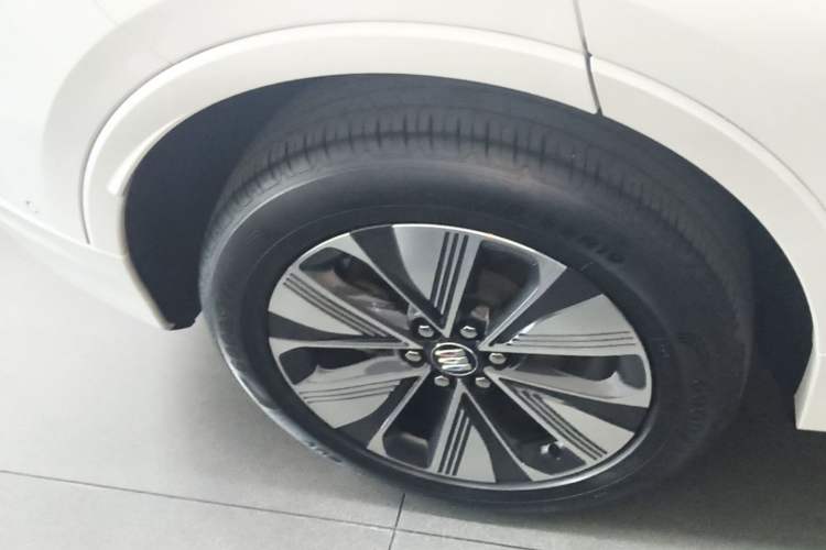 Used Buick E5 2025 Model 620KM Prestige Edition Right Rear Wheel Hub