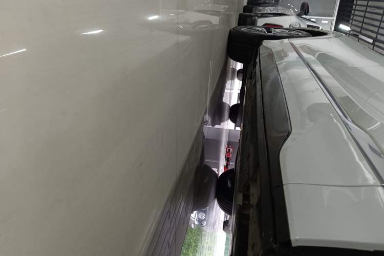 Used Buick E5 2025 Model 620KM Prestige Edition Right Side Sill