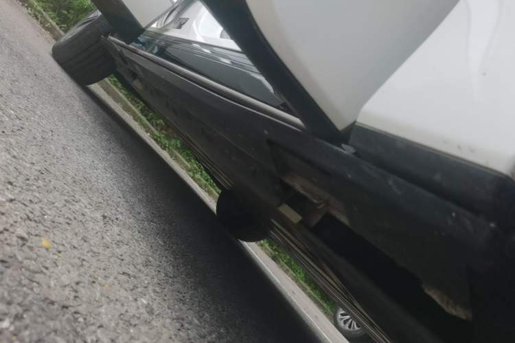 Used Buick E5 2025 Model 620KM Prestige Edition Right Side Sill