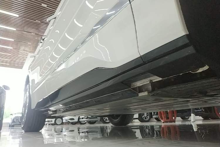 Used Buick E5 2025 Model 620KM Prestige Edition Right Side Sill