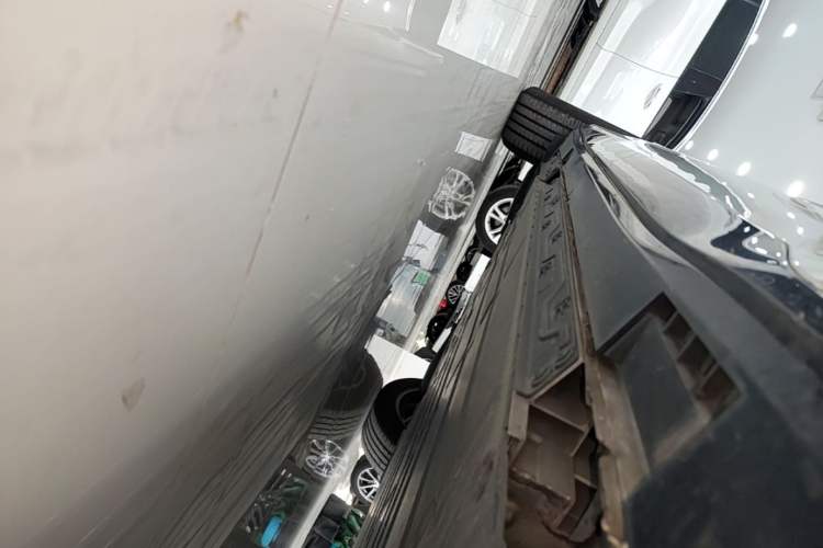 Used Buick E5 2025 Model 620KM Prestige Edition Right Side Sill