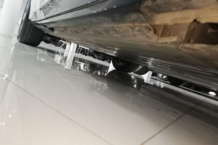 Used Buick E5 2025 Model 620KM Prestige Edition Right Side Sill