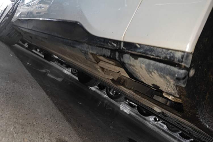 Used Buick E5 2025 Model 620KM Prestige Edition Right Side Sill