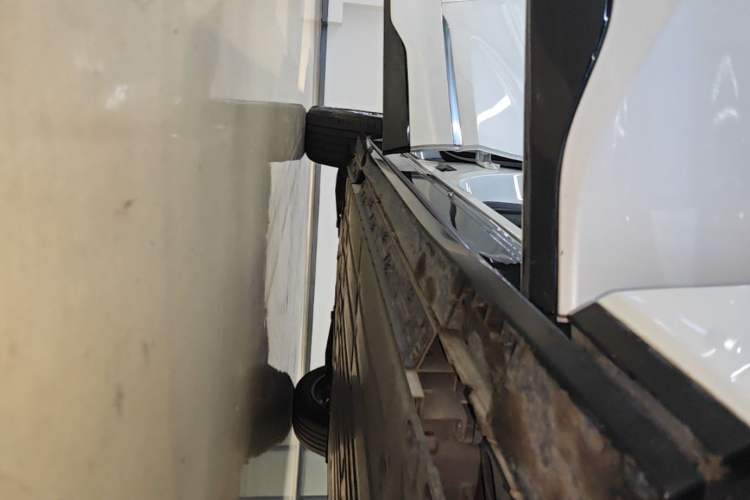 Used Buick E5 2025 Model 620KM Prestige Edition Right Side Sill