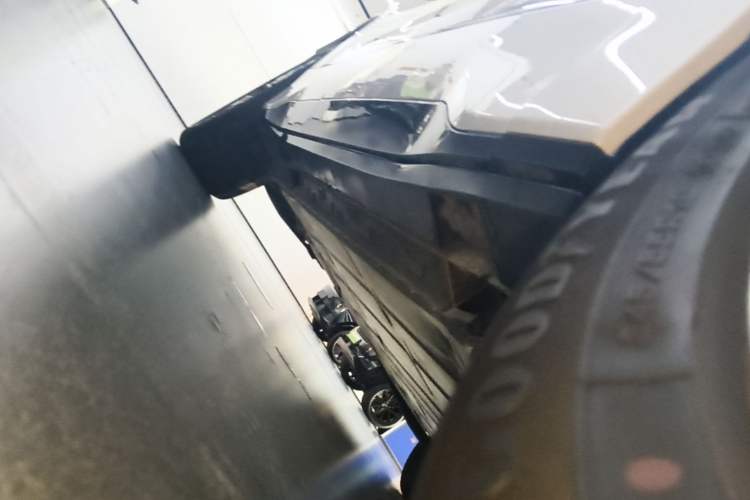 Used Buick E5 2025 Model 620KM Prestige Edition Right Side Sill
