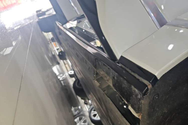 Used Buick E5 2025 Model 620KM Prestige Edition Right Side Sill