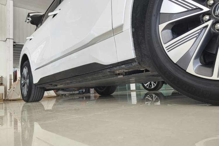Used Buick E5 2025 Model 620KM Prestige Edition Right Side Sill