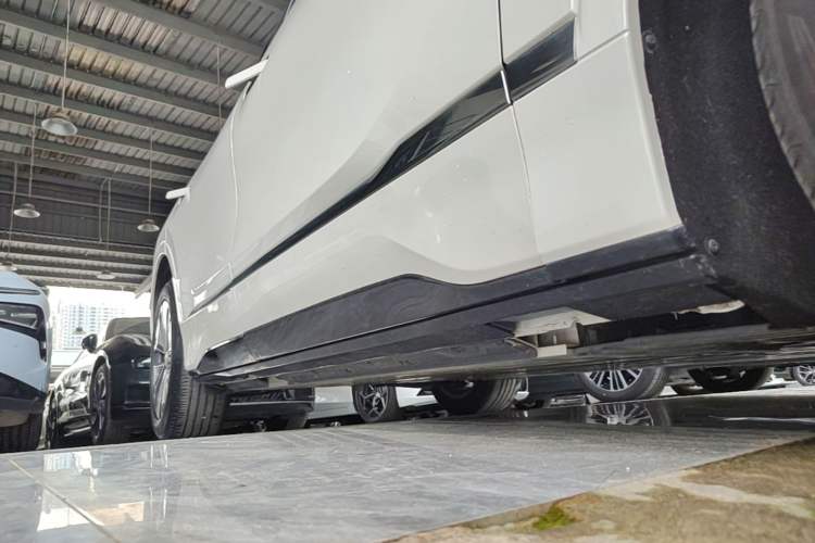 Used Buick E5 2025 Model 620KM Prestige Edition Right Side Sill