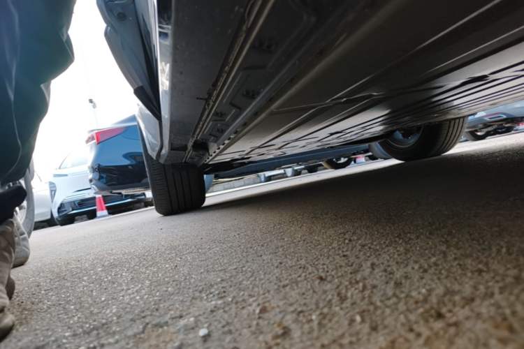 Used Buick E5 2025 Model 620KM Prestige Edition Right Side Sill