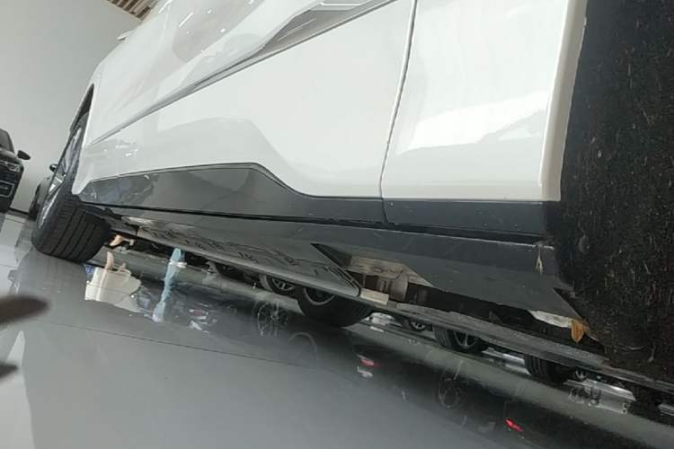 Used Buick E5 2025 Model 620KM Prestige Edition Right Side Sill
