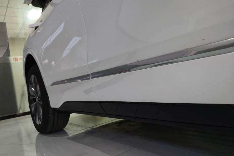 Used Buick E5 2025 Model 620KM Prestige Edition Right Side Sill