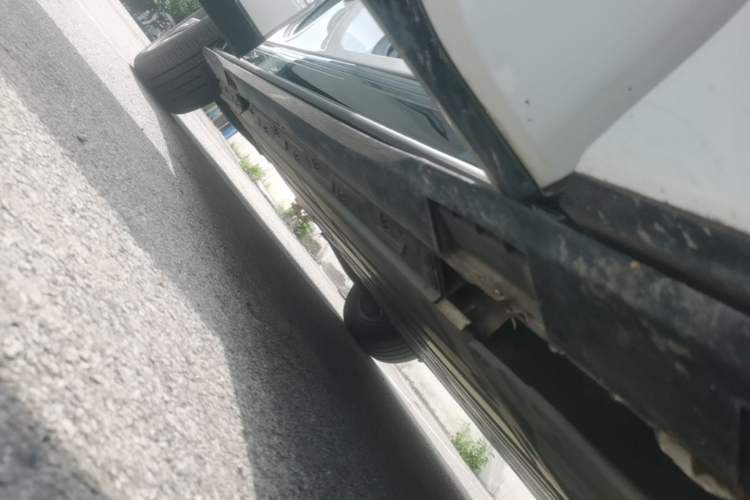 Used Buick E5 2025 Model 620KM Prestige Edition Right Side Sill