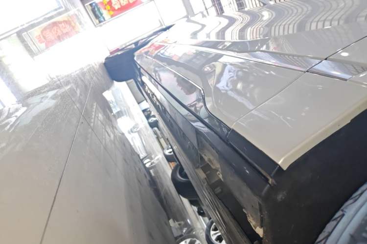Used Buick E5 2025 Model 620KM Prestige Edition Right Side Sill