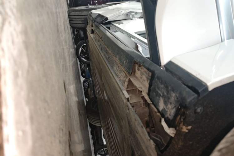 Used Buick E5 2025 Model 620KM Prestige Edition Right Side Sill