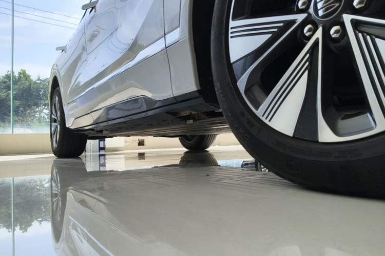 Used Buick E5 2025 Model 620KM Prestige Edition Right Side Sill