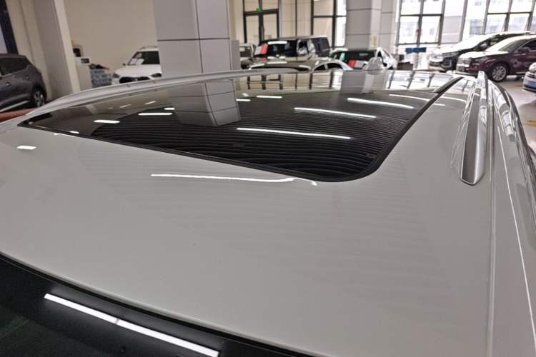 Used Buick E5 2025 Model 620KM Prestige Edition Roof