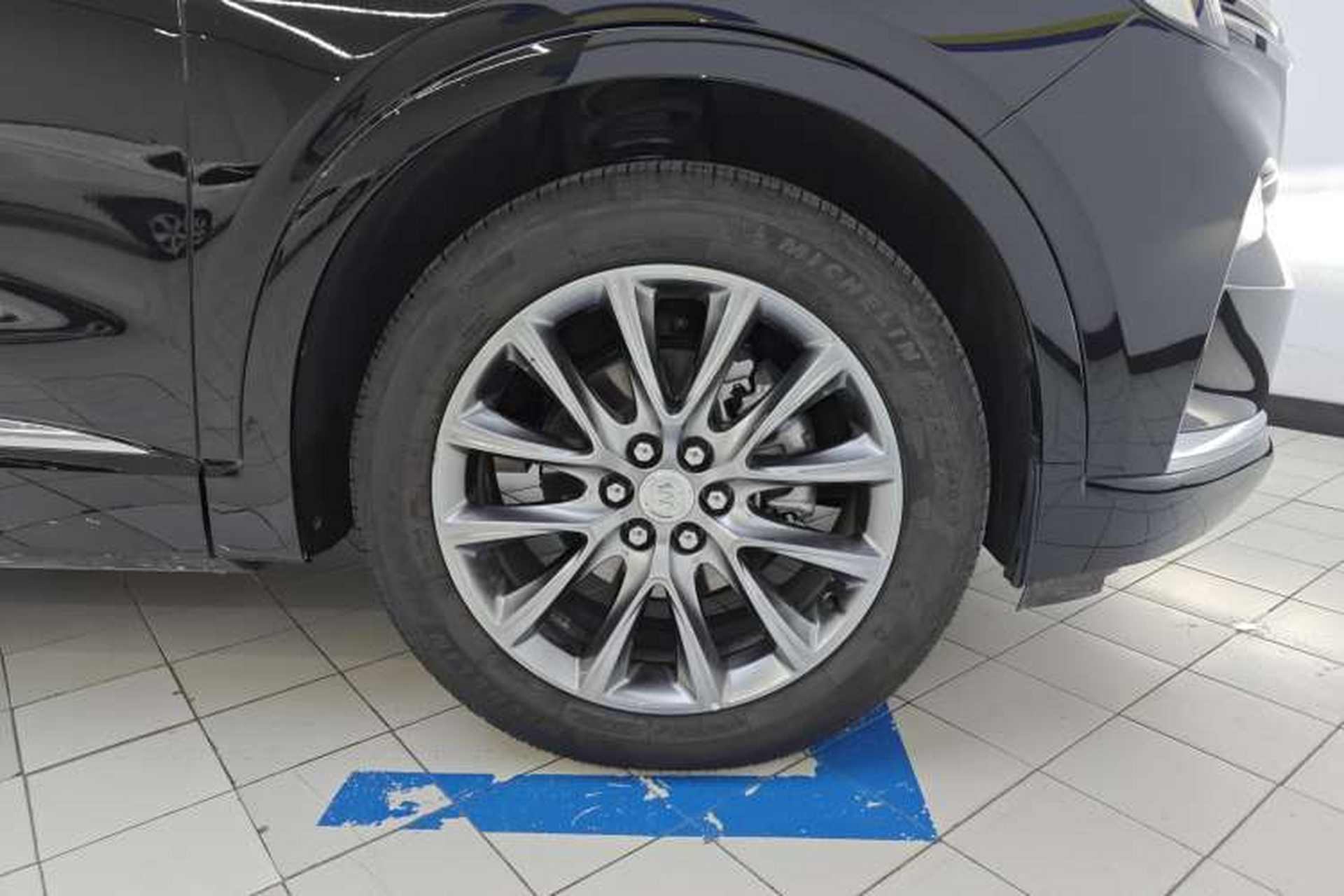 Used Buick Enclave 2022 652T Two-Wheel-Drive Prestige 7-Seater Right Rear Wheel Hub