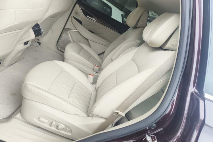 Used Buick Enclave 2020 28T All-Wheel Drive Avenir Interior 4