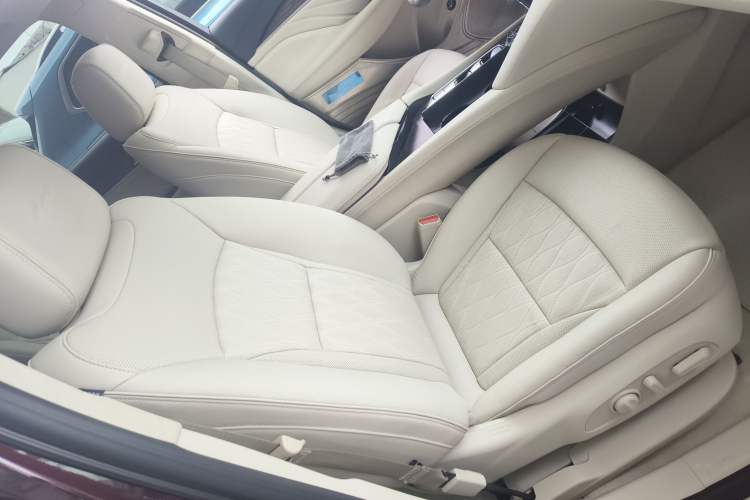 Used Buick Enclave 2020 28T All-Wheel Drive Avenir Right Front Seat
