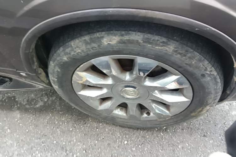 Used Buick Enclave 2009 3.6L CXL2 Flagship Edition Right Front Wheel Hub