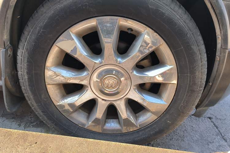 Used Buick Enclave 2009 3.6L CXL2 Flagship Edition Right Front Wheel Hub
