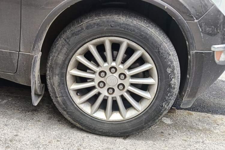 Used Buick Enclave 2009 3.6L CXL1 Elite Edition Right Front Wheel Hub