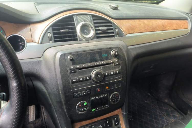 Used Buick Enclave 2010 3.6L Elite Edition Audio And AC Panel