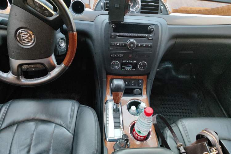 Used Buick Enclave 2010 3.6L Elite Edition Center Console