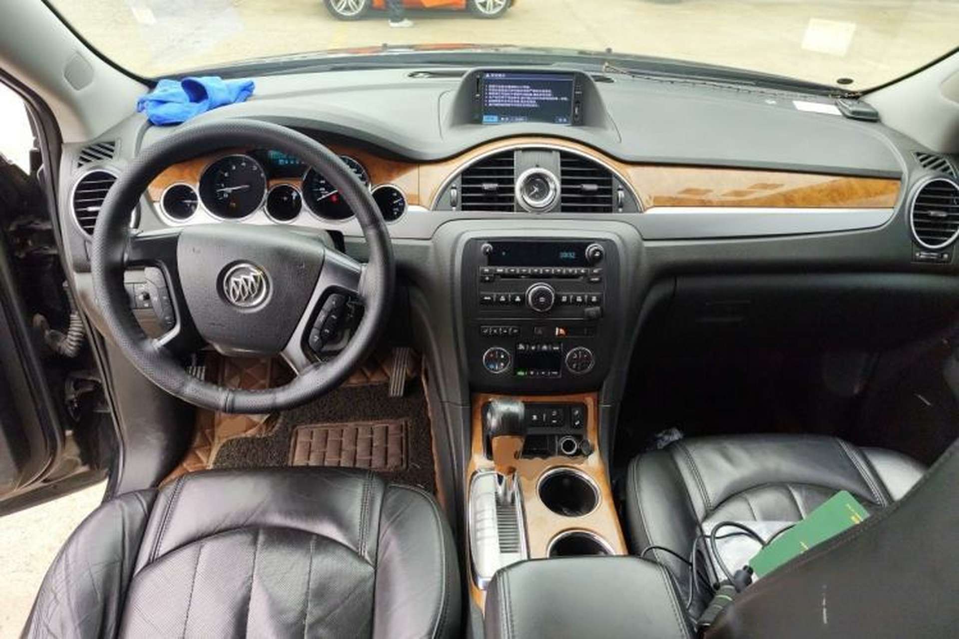 Used Buick Enclave 2010 3.6L Elite Edition Center Console