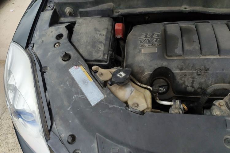 Used Buick Enclave 2010 3.6L Elite Edition Engine Bay Right