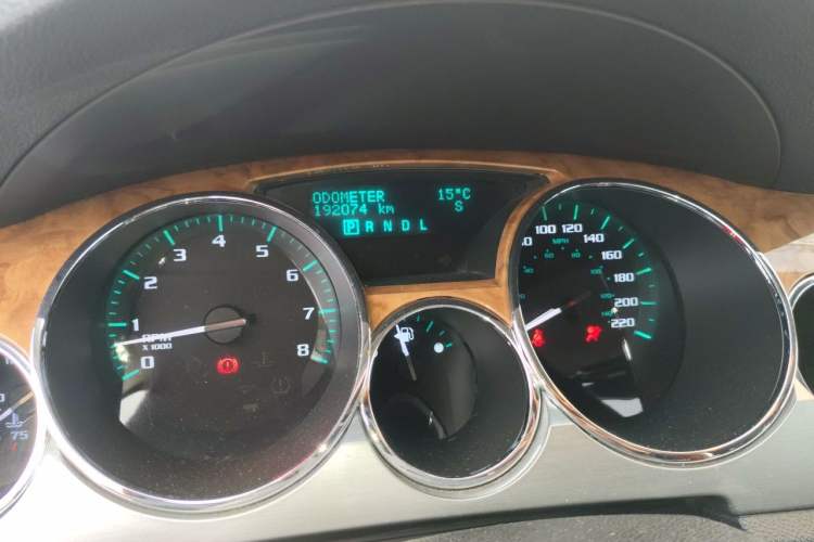 Used Buick Enclave 2010 3.6L Elite Edition Odometer Close Up