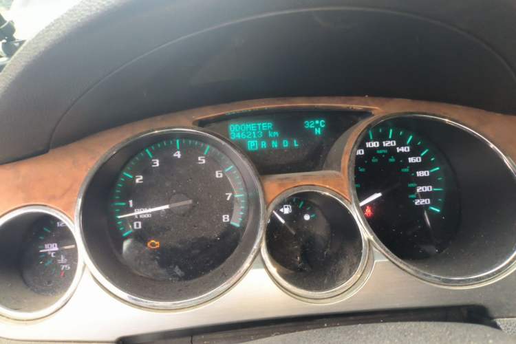 Used Buick Enclave 2010 3.6L Elite Edition Odometer Close Up