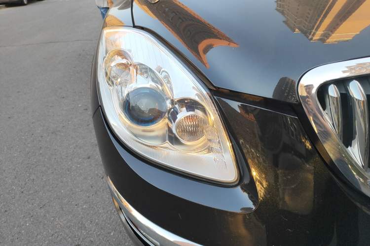 Used Buick Enclave 2010 3.6L Elite Edition Right Front Headlight