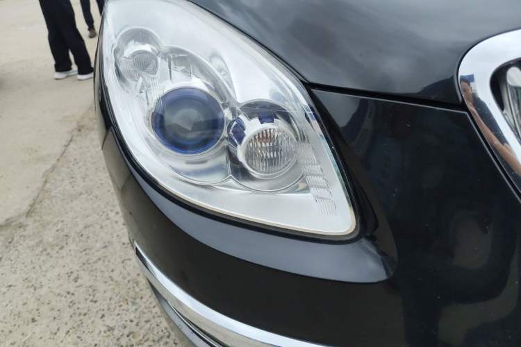 Used Buick Enclave 2010 3.6L Elite Edition Right Front Headlight