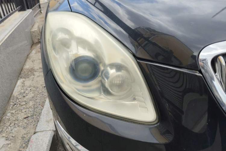 Used Buick Enclave 2010 3.6L Elite Edition Right Front Headlight