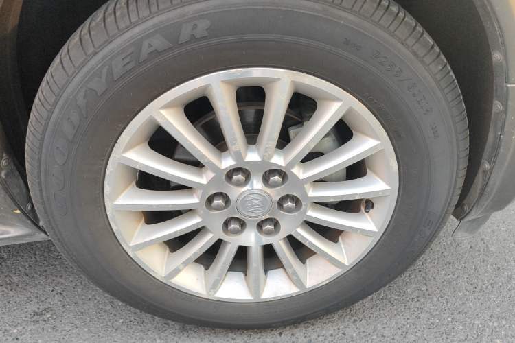 Used Buick Enclave 2010 3.6L Elite Edition Right Front Wheel Hub