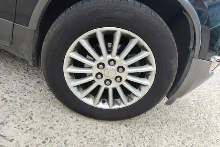 Used Buick Enclave 2010 3.6L Elite Edition Right Front Wheel Hub