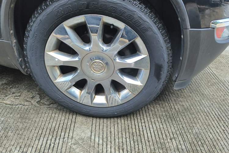 Used Buick Enclave 2010 3.6L Flagship Edition Right Front Wheel Hub