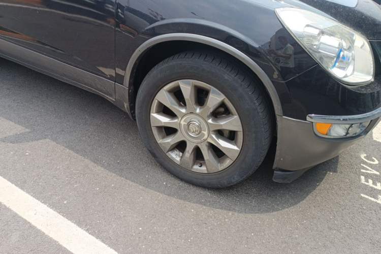 Used Buick Enclave 2010 3.6L Elite Edition Right Front Wheel Hub