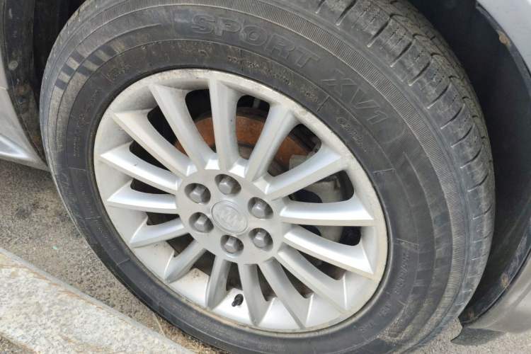 Used Buick Enclave 2010 3.6L Elite Edition Right Front Wheel Hub