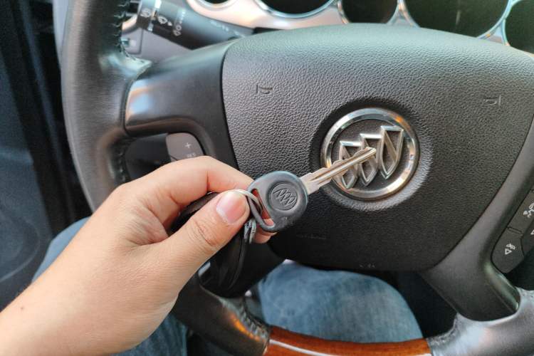 Used Buick Enclave 2010 3.6L Elite Edition Vehicle Key