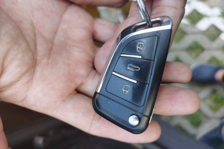 Used Buick Enclave 2010 3.6L Elite Edition Vehicle Key