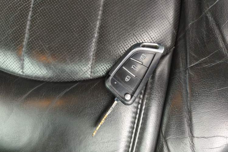 Used Buick Enclave 2010 3.6L Elite Edition Vehicle Key