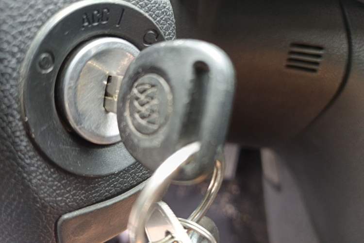 Used Buick Enclave 2010 3.6L Elite Edition Vehicle Key