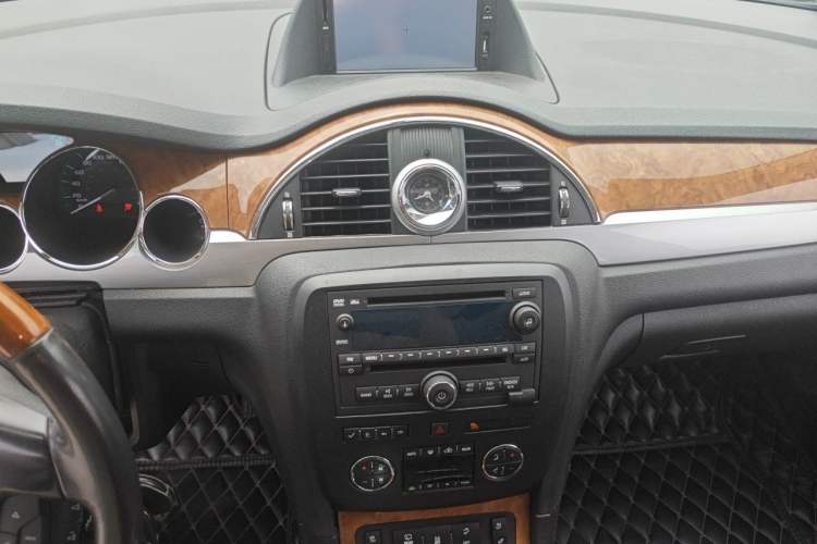 Used Buick Enclave 2010 3.6L Flagship Edition Audio And AC Panel