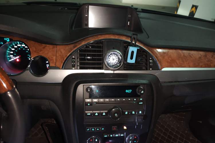 Used Buick Enclave 2010 3.6L Flagship Edition Audio And AC Panel