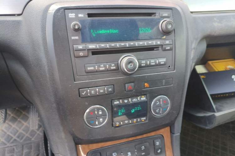 Used Buick Enclave 2010 3.6L Flagship Edition Audio And AC Panel