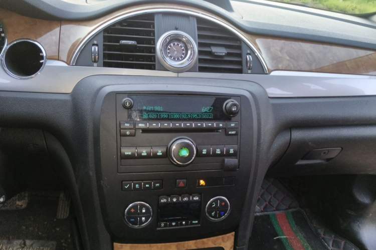 Used Buick Enclave 2010 3.6L Elite Edition Audio And AC Panel