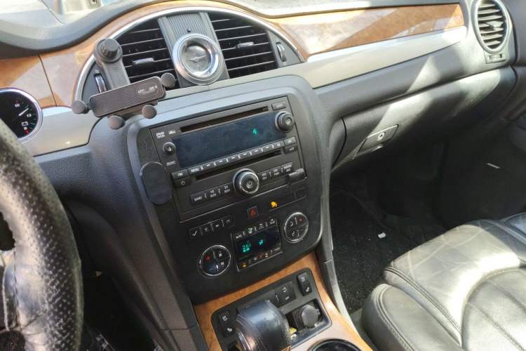 Used Buick Enclave 2010 3.6L Flagship Edition Audio And AC Panel