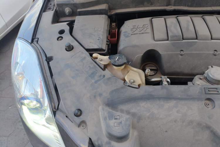 Used Buick Enclave 2010 3.6L Flagship Edition Engine Bay Right